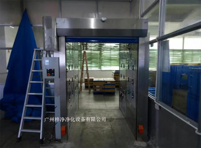 快速卷簾門貨淋室安裝現場實拍圖