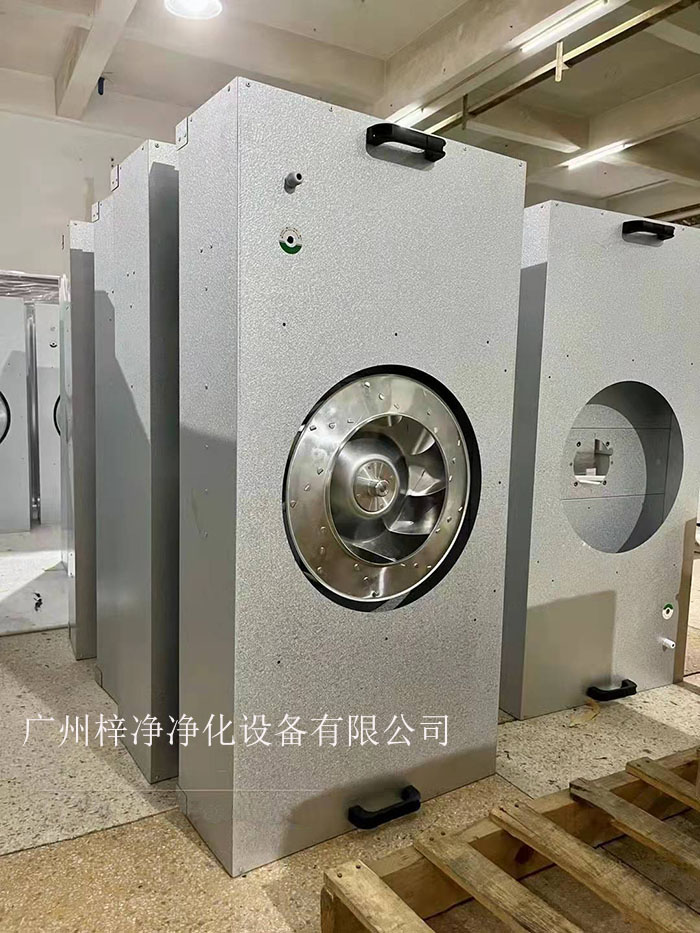 群控FFU是把幾十,幾百乃至上千臺FFU通過FFU監控主機將其連接起來并進行監控。